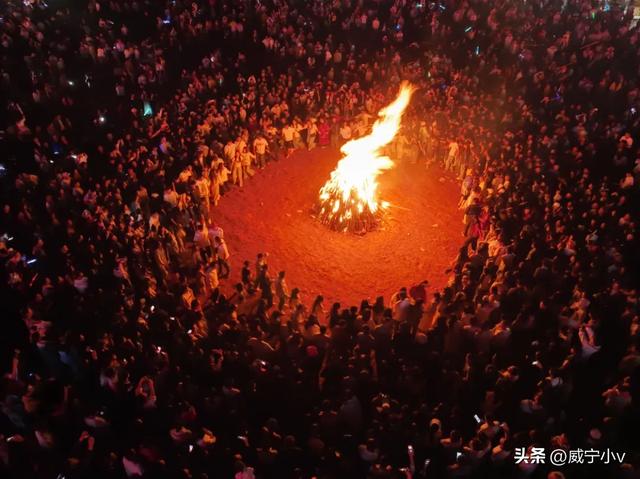 乌蒙狂欢威宁火把狂欢季在五里岗精彩落幕