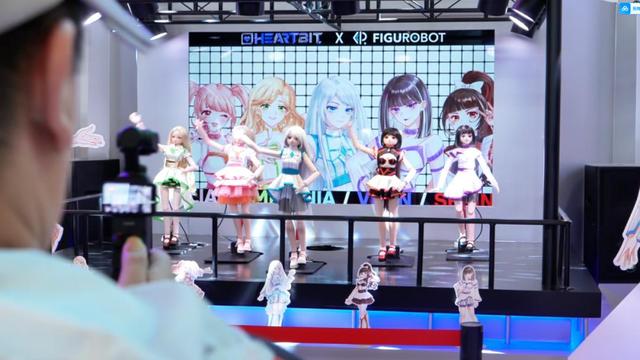 全球首个女团机器人拍出10580 元！这个 “新玩具”有哪些赚钱门道