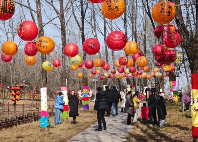 火爆出圈！文池景区童趣树偶成新春打卡爆款
