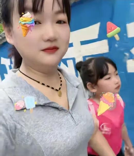 有预感？8岁女孩被撞身亡，前一日妈妈连发七个作品，很爱很爱她