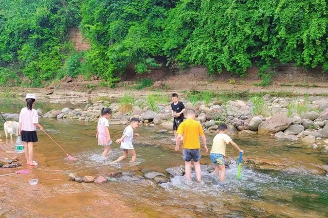 成都10大避暑古镇，溪河玩水泛舟、打水仗、捉虾网鱼…1天打来回