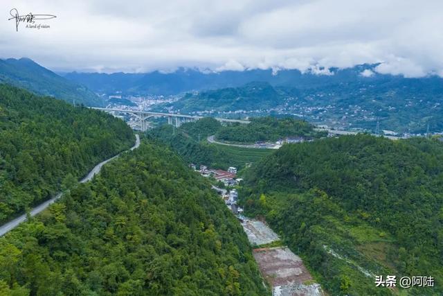 国庆将至,连接浙江和四川的G351终于全线贯通,一路风光无限