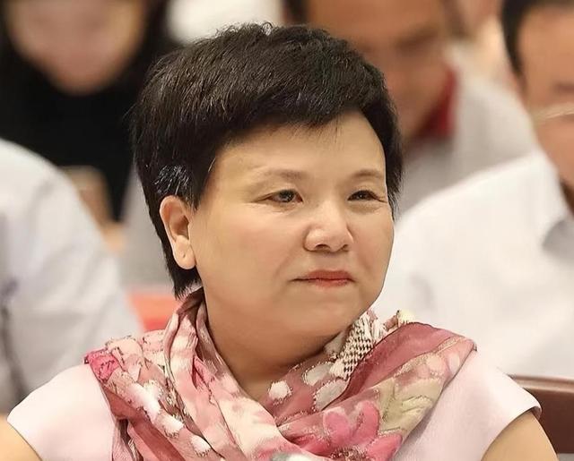 美方扶持的4位中国富豪开始露头了：在华疯狂捞金，扭头捐给美国