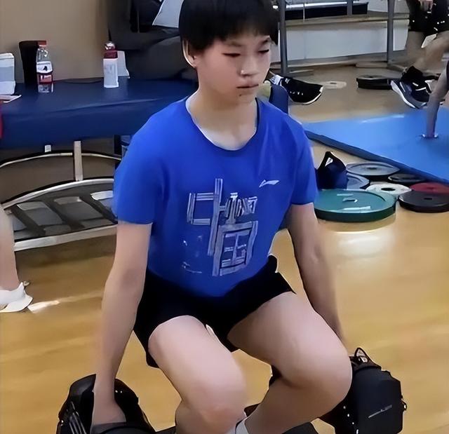 央媒为全红婵发声，撕开了“天才少女”背后，一道血淋淋的伤口