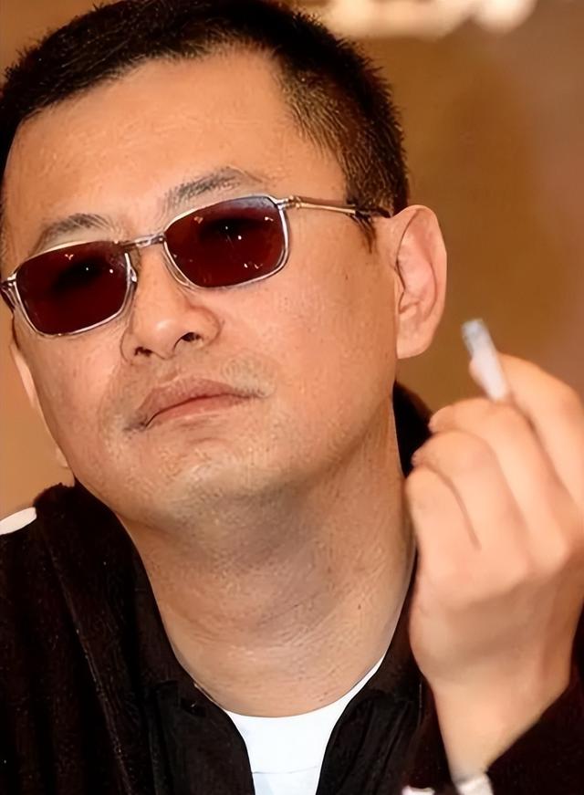 陪玩陪睡根本不够！目无王法、集体开嫖，周迅遭殃阴暗面彻底曝光