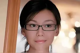 “性感女神”巩新亮图片