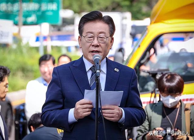 李在明也没想到，访华仅3天，59岁妻子竟凭一个举动给他长脸了