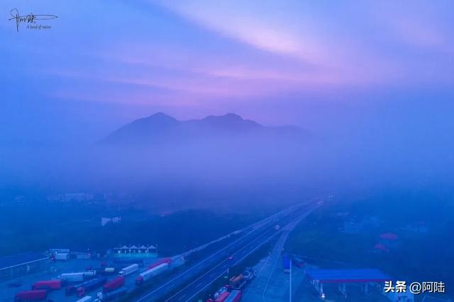 暴雨过后，高速公路上的美景呈现出别样的三部曲，有缘人才能得见