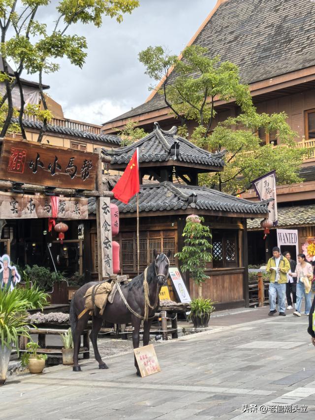 冬天的早上 晒着太阳从大观楼徒步到西山茶马花街 是什么样的感受？