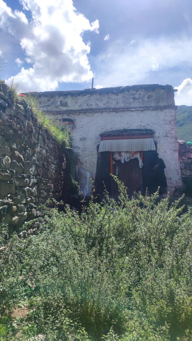 拉萨堆龙苯教直龙遗址,寺保留了吐蕃的残垣断壁,沧桑感扑面而来