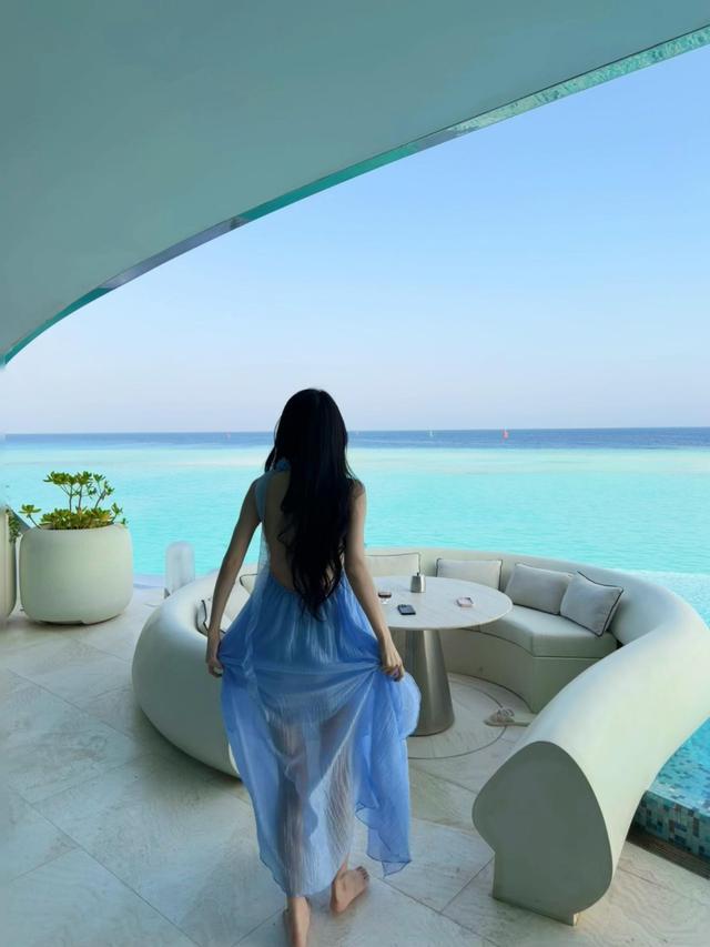 潘敏太喜欢穿比基尼了，主要是身材真迷人