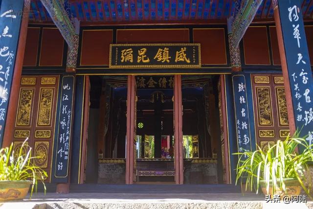 距洱海60多公里,这根“南诏铁柱”是大理现存最珍贵的古迹之一