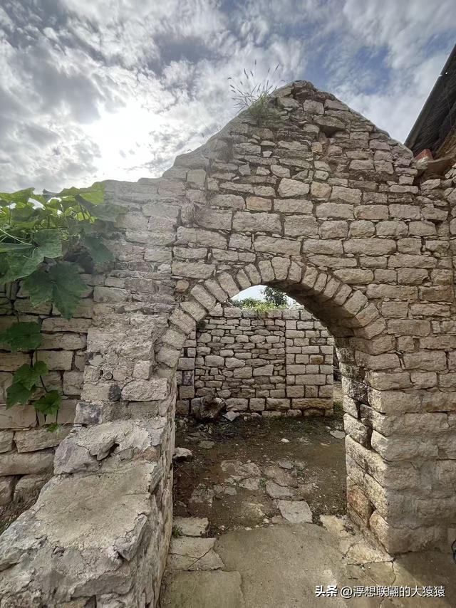 莱芜禹王山顶有座明初建立的古村：东平洲