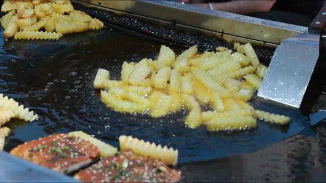 多彩文化夜生活 点亮宕昌“烟火气”