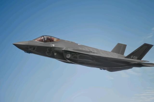 F-35飞行员告急！意大利砸70亿建学校，美军学员倒贴来，欧洲看呆