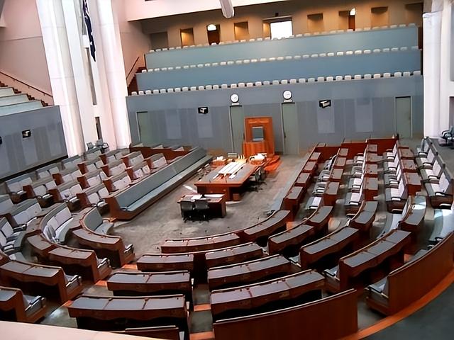 爱泼斯坦案会让美政界权贵团灭吗
