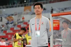 随着青岛海牛1-1 中超积分榜如下：李霄鹏带队难求一胜 能力遭质疑图片