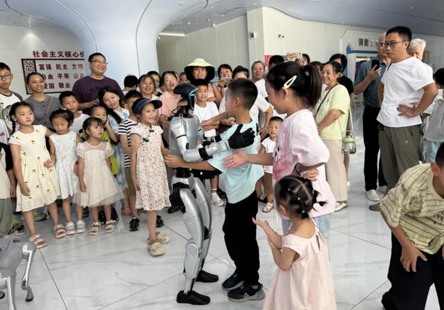 科技馆暑期“卷”疯了！3000万人次打卡新玩法