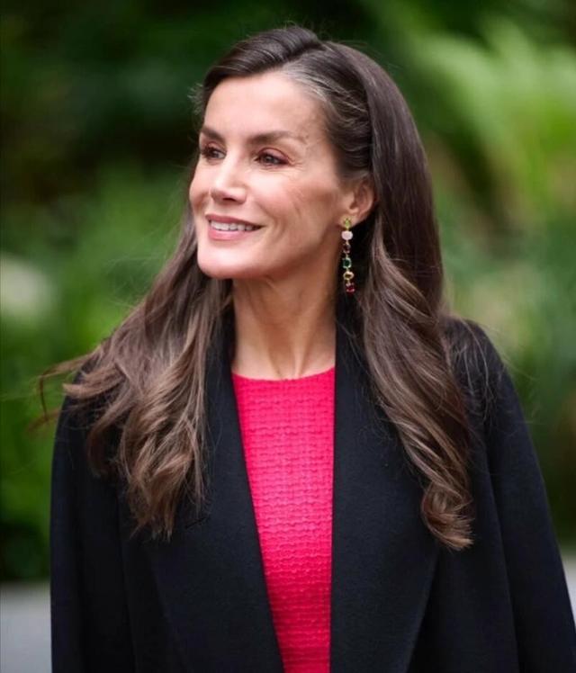 被西班牙王后惊艳了！4天6套Look，从成都美到北京