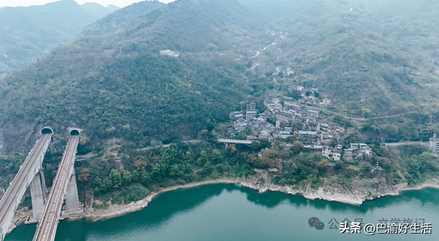 为什么重庆北碚的铁路修的最早？现在坐火车却得去渝北、沙坪坝？