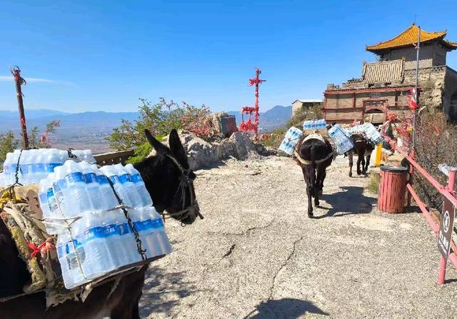 到河北张家口登鸡鸣山