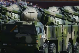 秦安：美五艘航母部署西太？想要吓唬中国，只需五枚导弹齐发就跑图片