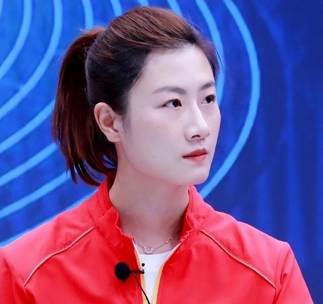 丁宁现状：退役4年拒绝国乒安排，如今是北大教师，年薪30万够了