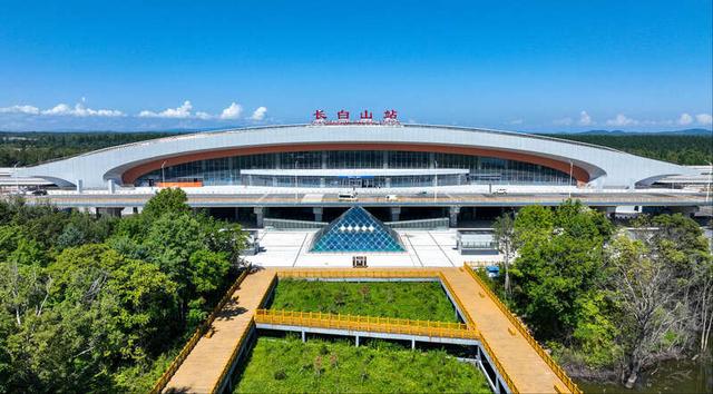 东北“杀疯了”！从新疆“平替”到一周吸金250亿，做对了什么？