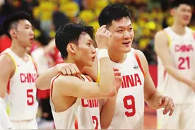 中国男篮100比58大胜日本队 山西男篮球员张宁替补登场图片