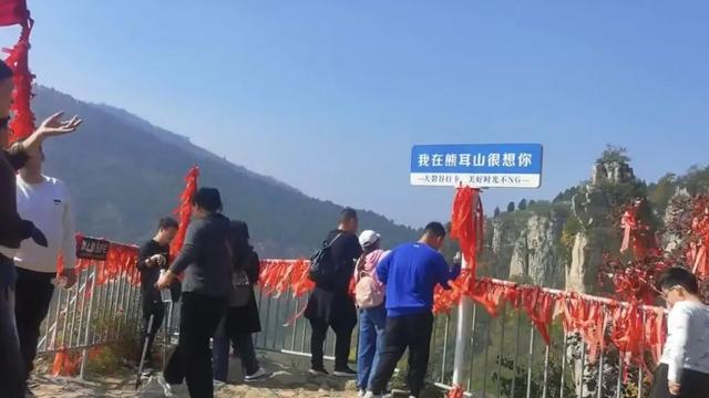 11月开门红！翼龙文旅各景区游人如炽，山水红韵承包秋日欢乐