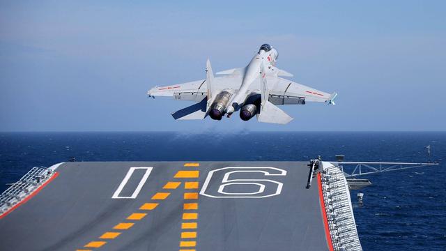 中国航母迈入三舰时代，远洋常态化改写新格局，美军被迫调整战术