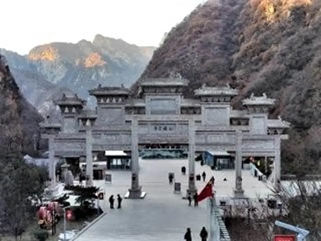 华山,登上山顶即是溃败
