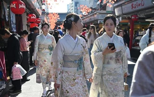 好言难劝该死的鬼？赴日旅游警示下，执意飞日本的国人到底图啥