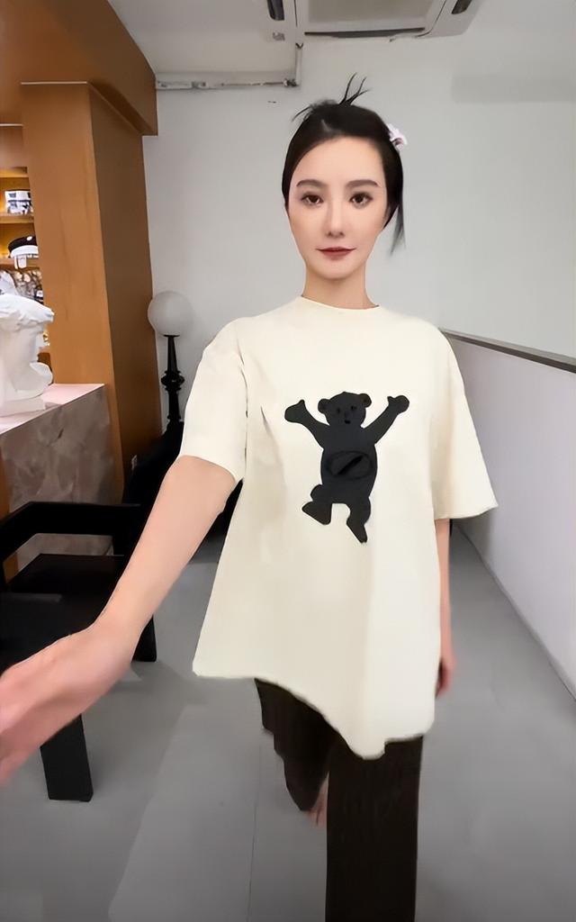 官宣离婚才1天，猴哥前妻晒28秒“凤凰归位”视频，网友：败好感
