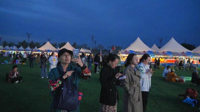 夜幕乐章：街头音乐会奏响幸福旋律——“潮流向北 春城焕新”报业主流媒体看长春青春蝶变系列报道之二