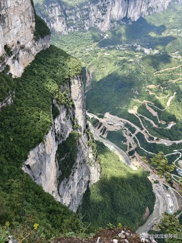徒步利川朝东岩：华中绝壁的震撼与隐忧，环保徒步爱好者的见闻
