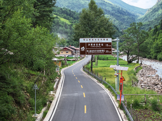 阿坝：以景引路、以路串景，加快推进省道446松黑路旅游化提升