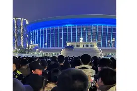 “五月天在摇滚，我的床在摇晃”，演唱会期间周边居民家中宛若地震？图片