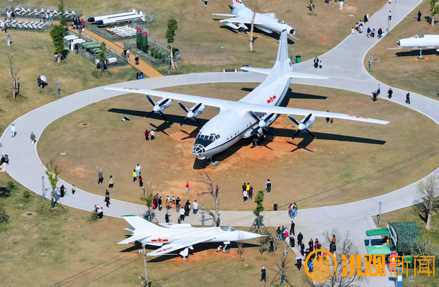 周末天气晴好，市民乐享冬日暖阳