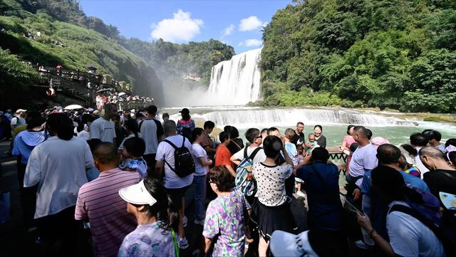 贵州已经失守！全国游客哪里是来避暑的，分明是来“攻占”城邦的