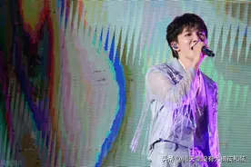 历史第六？周深世界演唱会在海外爆火？是文化输出还是国人捧场？图片