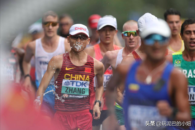 时隔10年！田径世锦赛喜讯：中国队第4枚奖牌来了 逆转：身披国旗