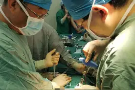 “刀尖上的舞蹈”——这场高难度腰椎重度僵硬侧弯手术让她再次挺起脊梁图片