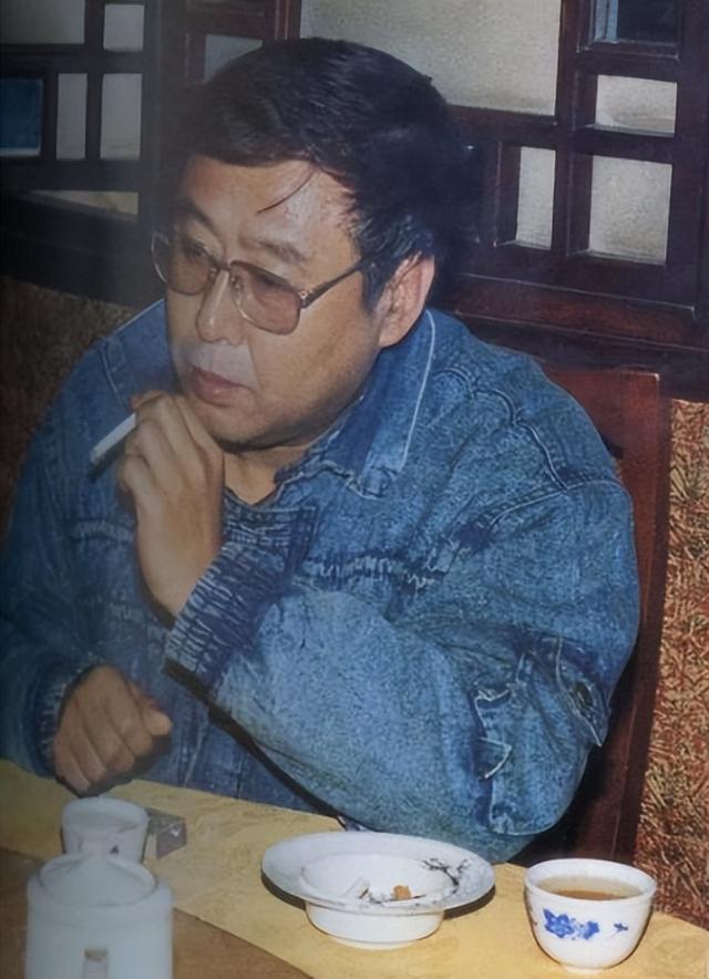 他只活了42岁，一生妻离子散	，兄弟反目，却被数亿人奉为精神导师