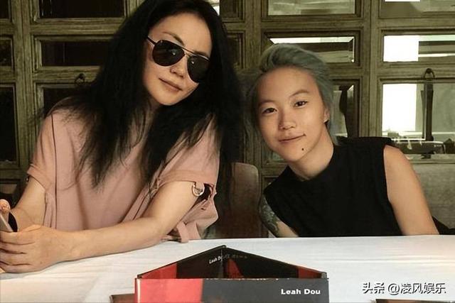 56岁的王菲怎么也想不到，28岁的大女儿如今也已经开始为她争光了