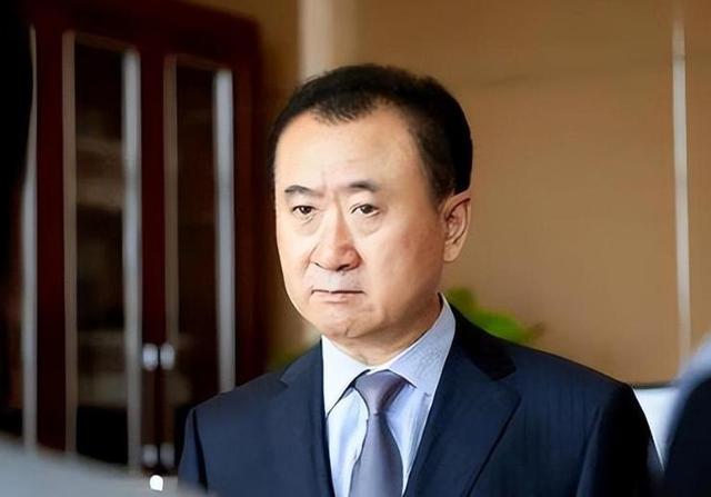 刚还完6000亿外债，71岁的王健林又迎来大麻烦，儿子还在赌场挥霍