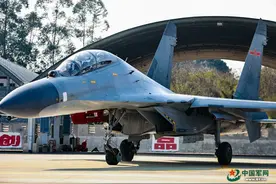 中国空军老旧的苏-27UBK还在服役图片
