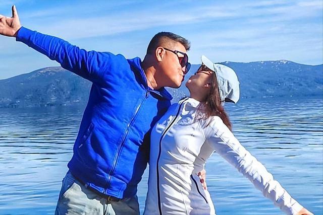 演员徐露：嫌丈夫丑不生孩子，丈夫给她245万，生下女儿后怎样了