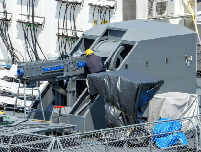 高市早苗拒不道歉，中日军方隔空对阵，自卫队抢先发射实弹挑衅