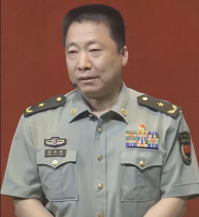 杨利伟将军，为何出席国庆招待会